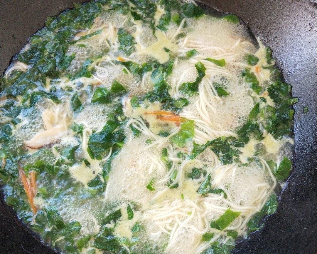 月子餐之骨头汤青菜鸡蛋面