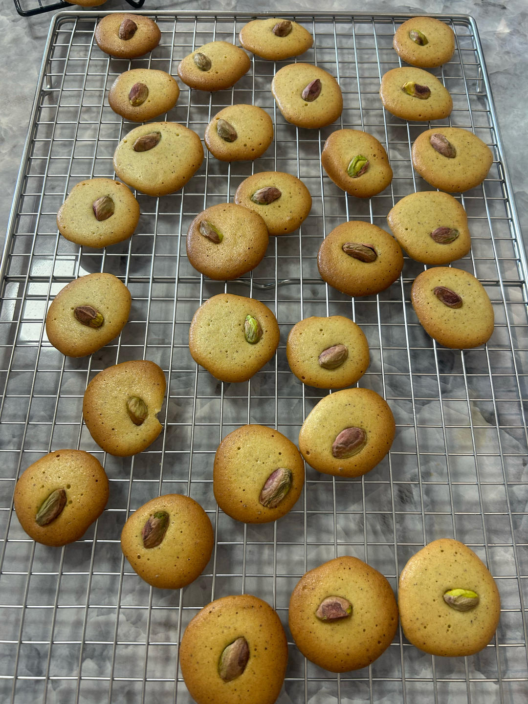 酥到掉渣！这开心果脆片太香了❗️ 零难度，一做就成功