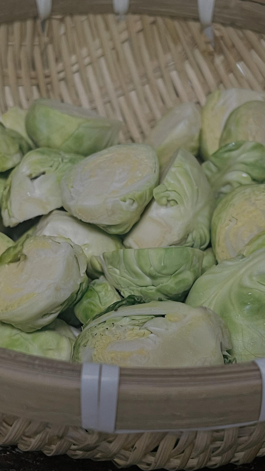 适合闺蜜聚会的小菜：黄油风味培根炒孢子甘蓝