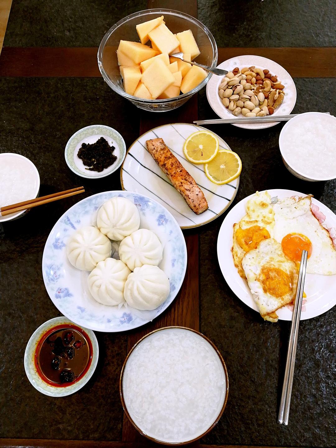 胖宝请侬吃做的早餐2017年10月14日