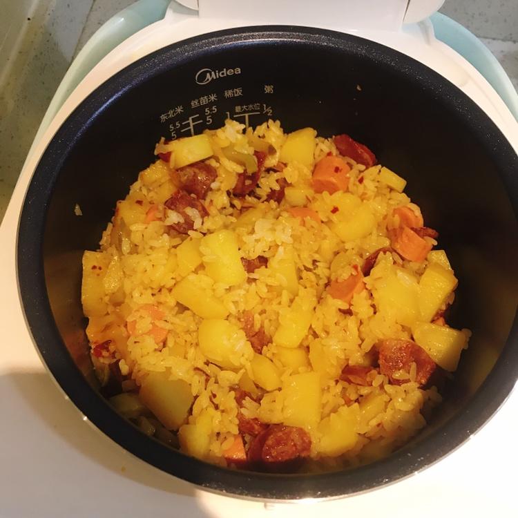 香肠土豆闷饭