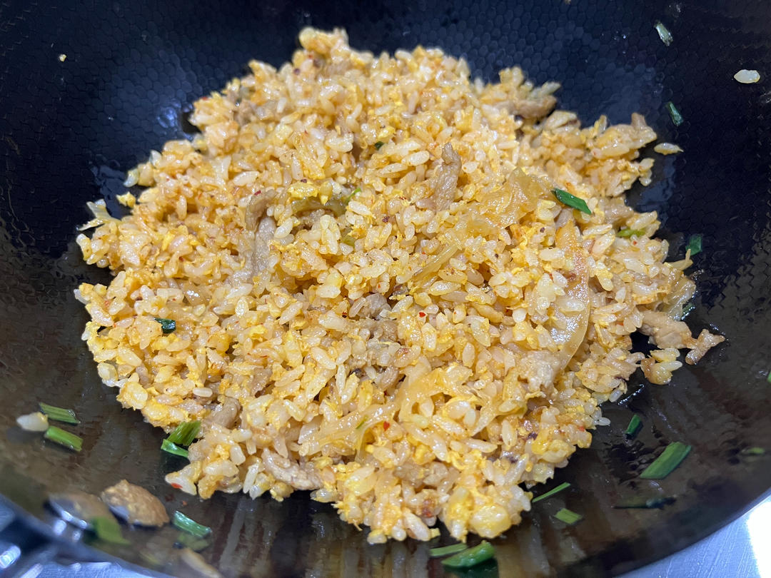 色香味美的青椒肉丝炒饭