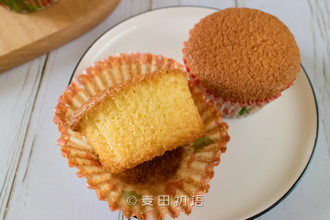 简单快速的海绵纸杯蛋糕