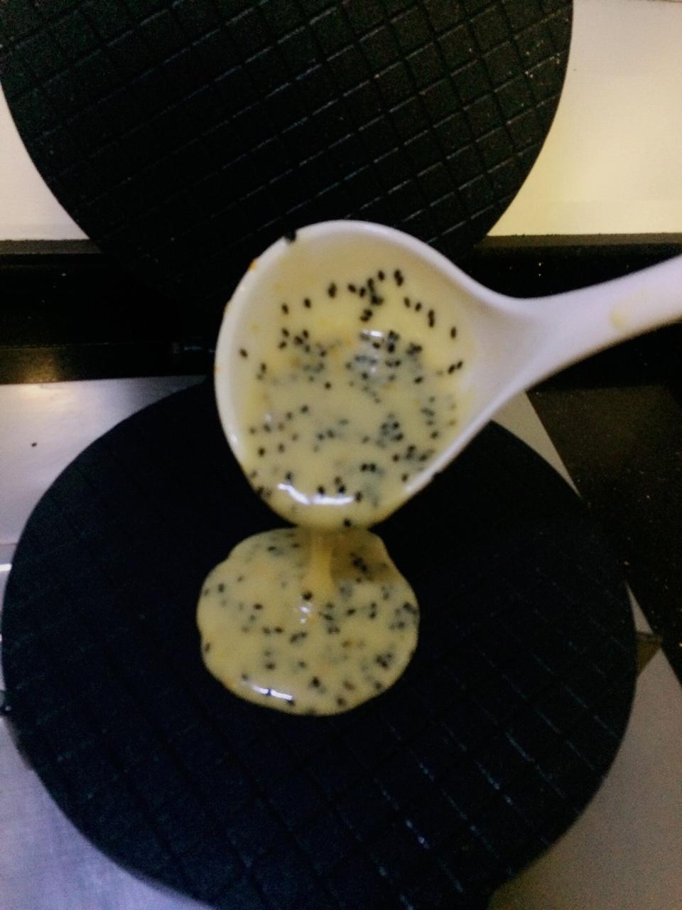 堂妈教你做脆脆的黑芝麻蛋卷