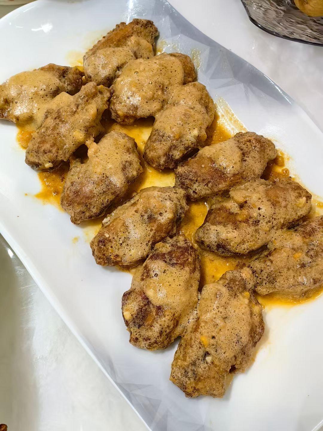 【鸡翅新吃法】咸蛋黄焗鸡翅