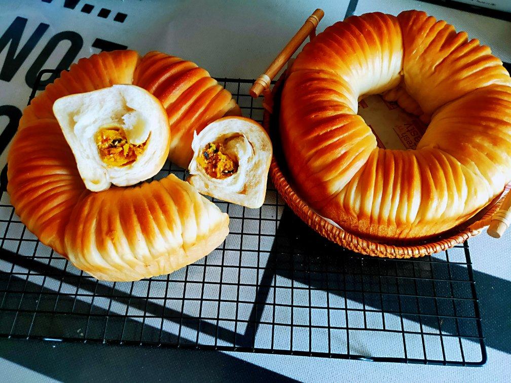 小小然妈咪做的网红毛线球面包咸蛋黄肉松馅