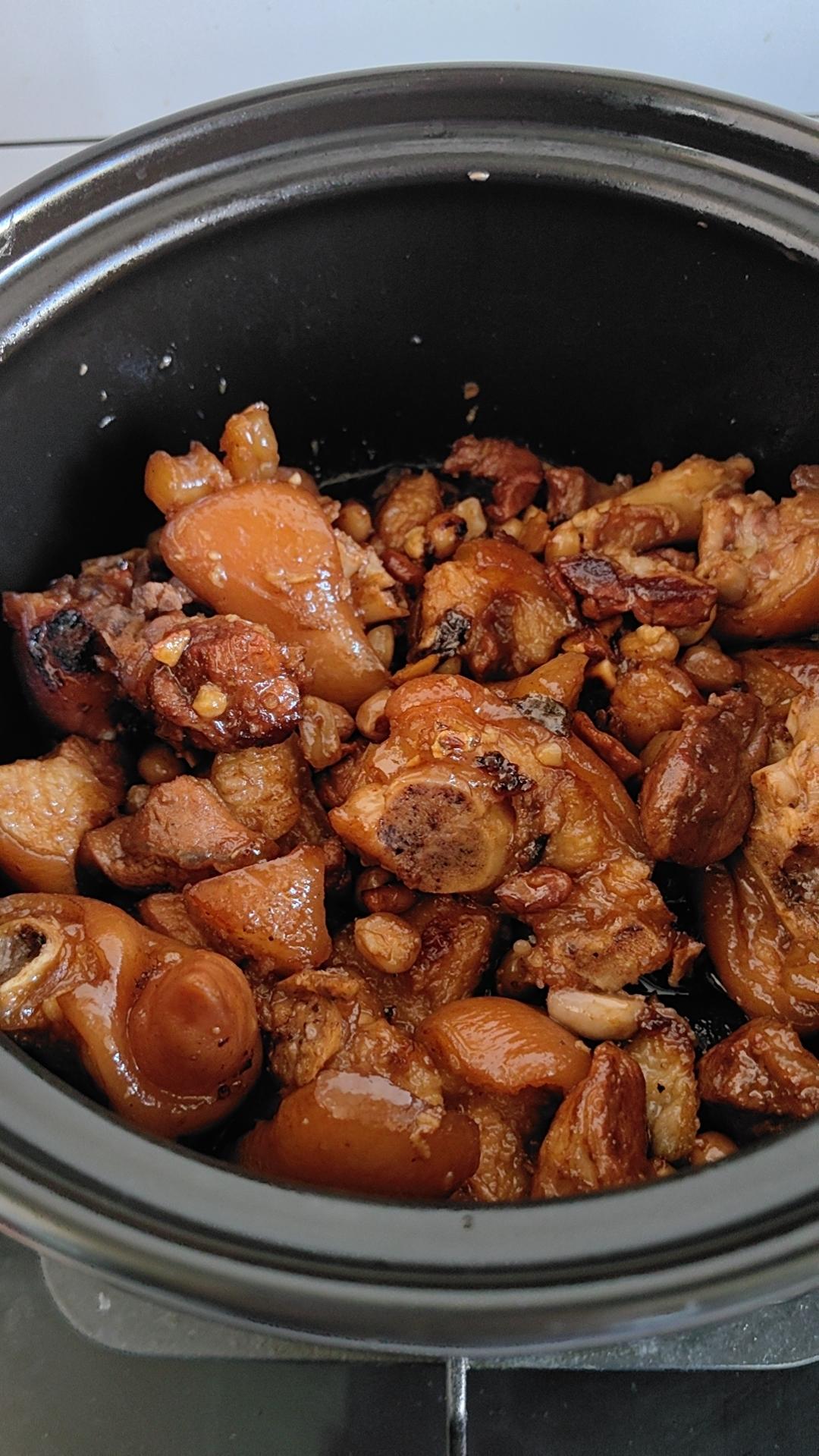 南乳花生猪脚煲