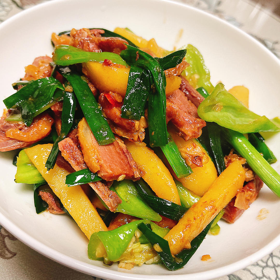 蒜苗炒腊鸭腿