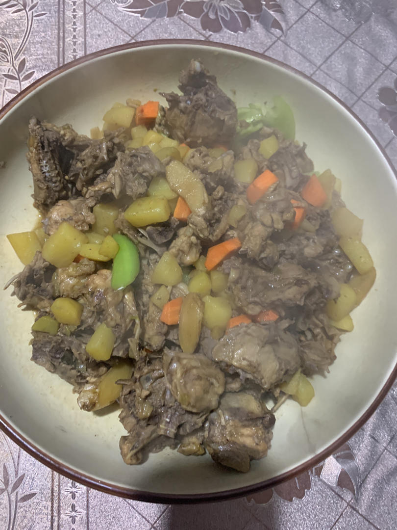 超级好吃的鸡骨架炖土豆
