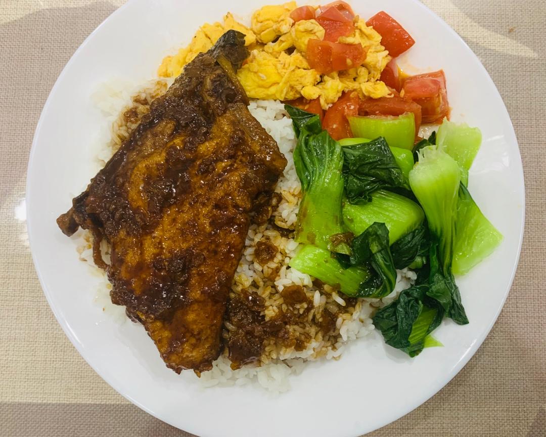 红烧大排套餐饭