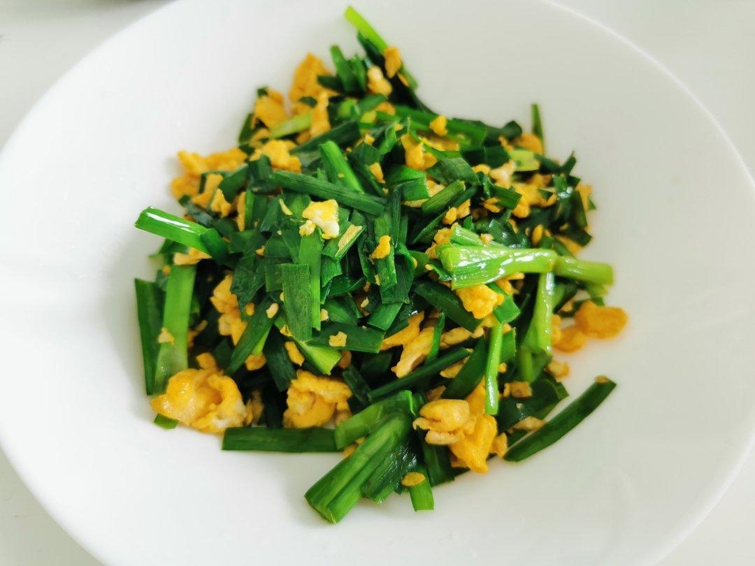 简易版韭菜炒鸡蛋（鸡蛋味道非常鲜嫩）