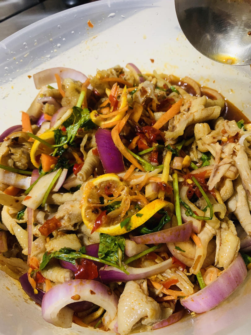 【酸辣无骨凤爪】