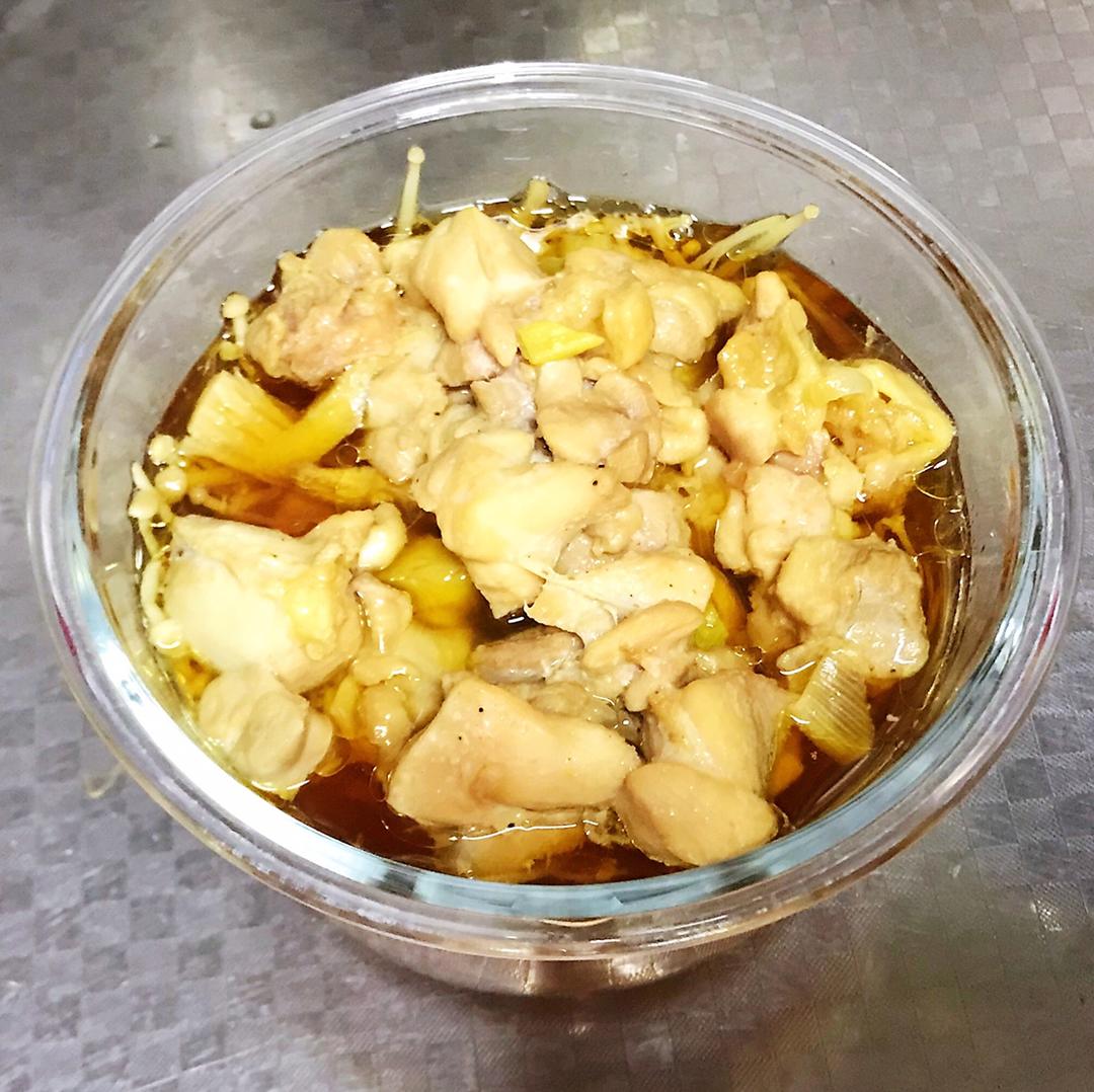 金针菇蒸鸡腿肉