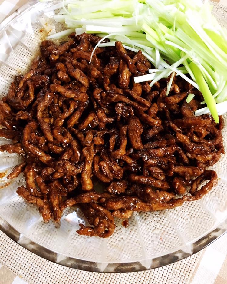 【京酱肉丝】