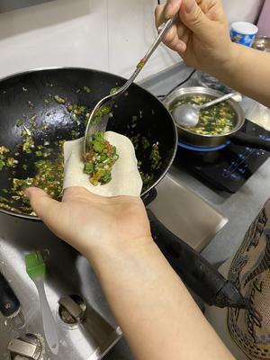 快手煎饺『韭菜猪肉大葱馅儿馄饨皮版』的做法 步骤1