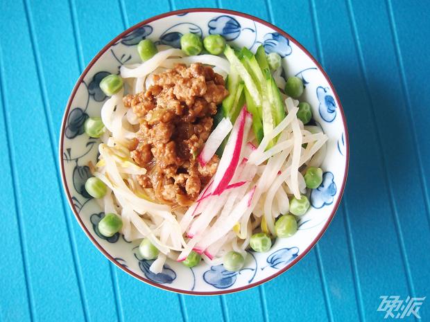 天热愁做饭？营养美味一碗就够！——老北京炸酱面（健康版）的做法