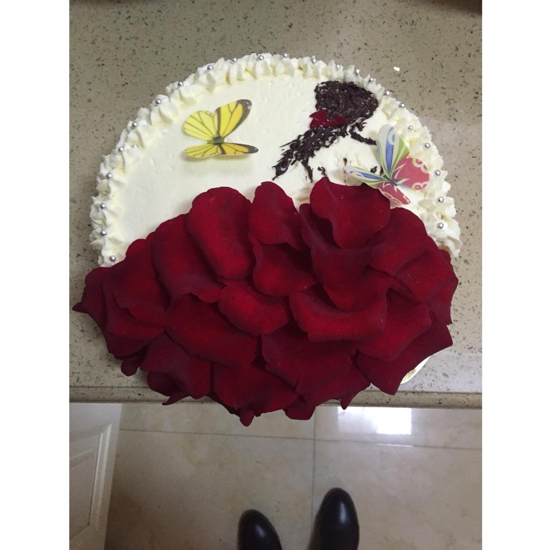 玫瑰花瓣生日蛋糕