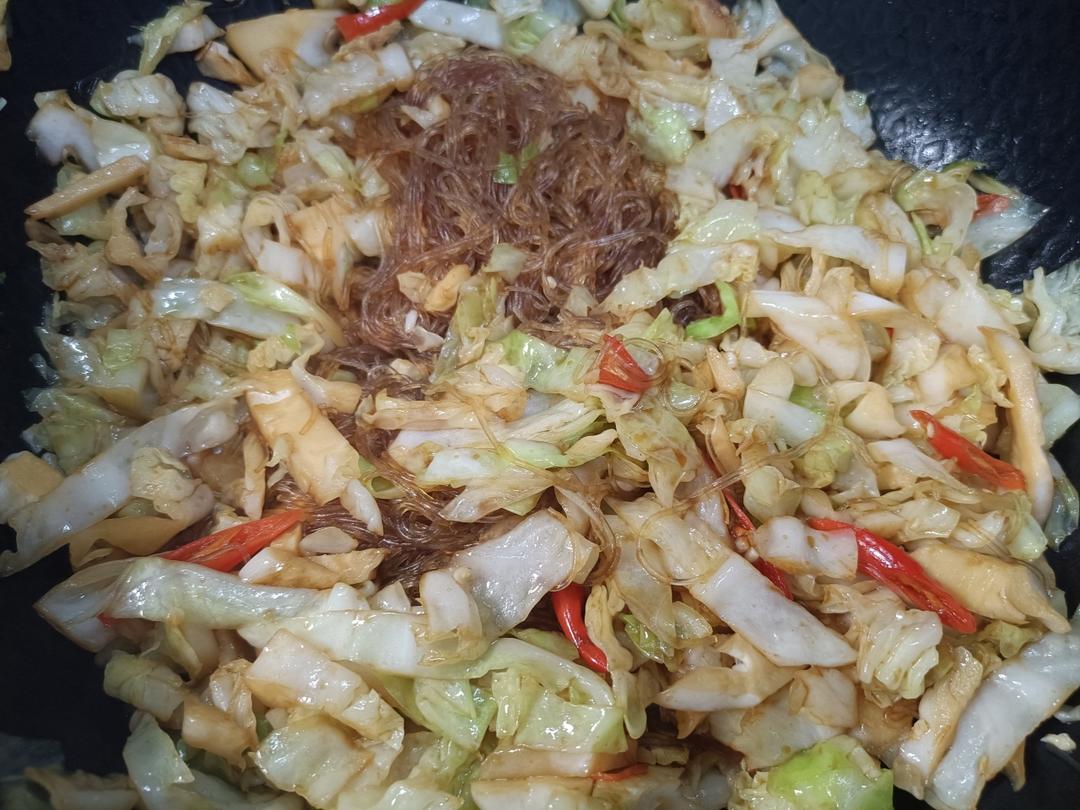 最近爱吃粉丝粉条～包菜炒粉丝
