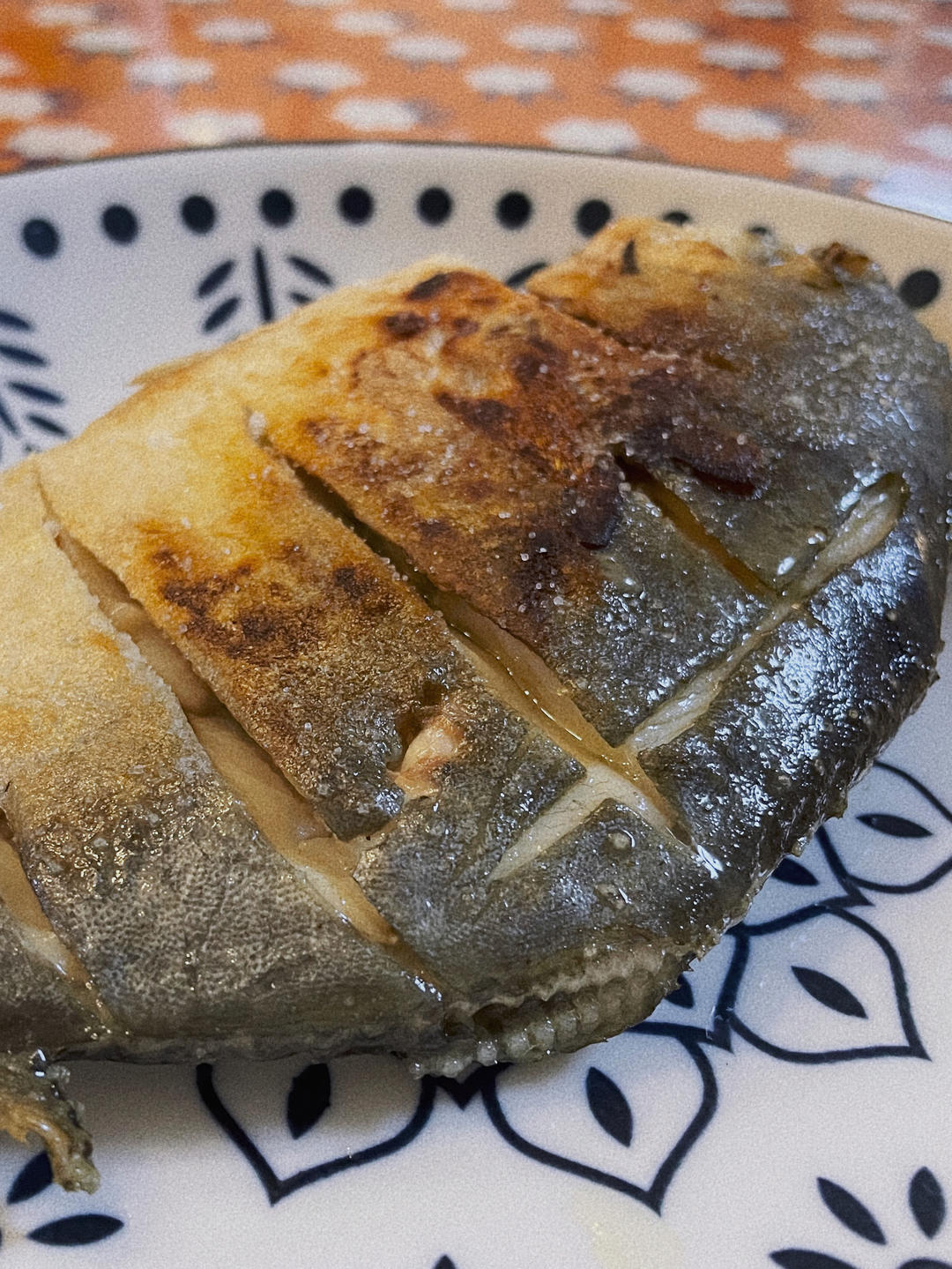 完美版干煎鲳鱼，皮不破、肉不碎、外香里嫩。