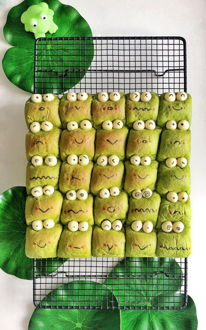 青蛙挤挤小面包