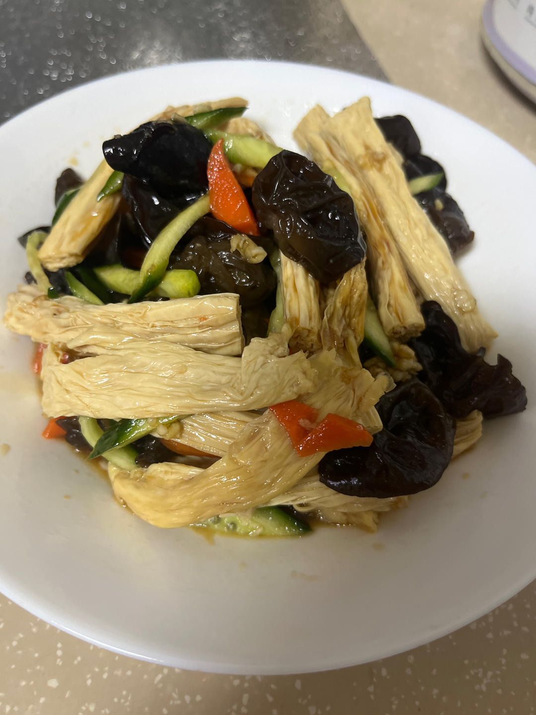 开胃菜：凉拌腐竹(附上灵魂拌汁)