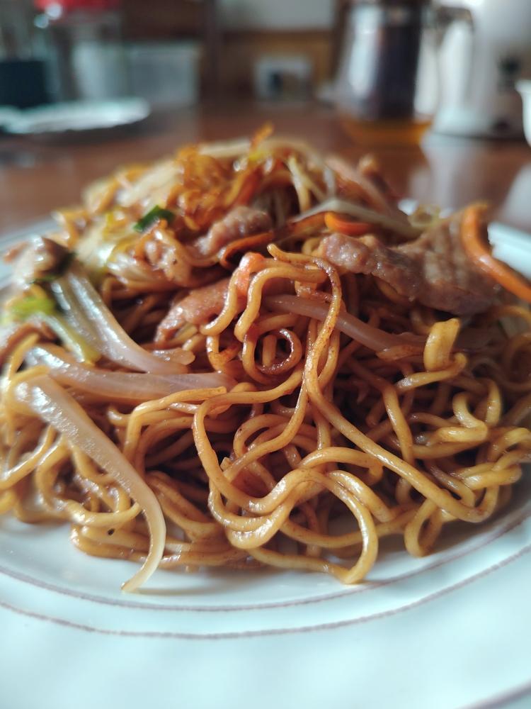 卖爆食街的苏小厨豉油皇炒面