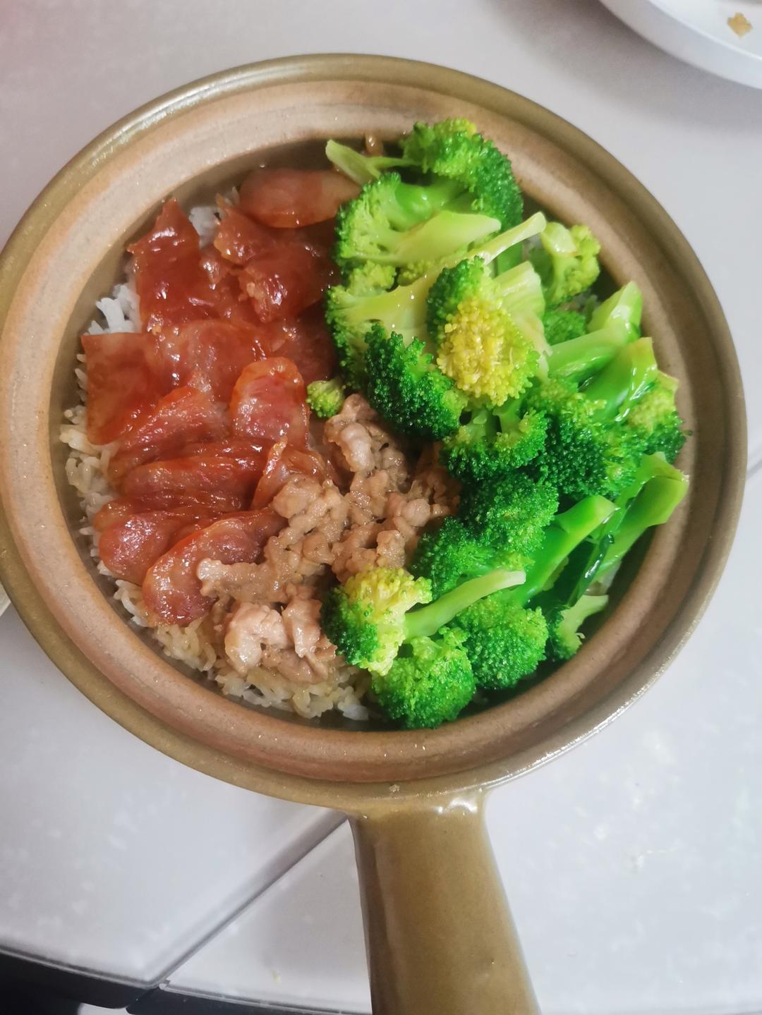 广式腊味煲仔饭