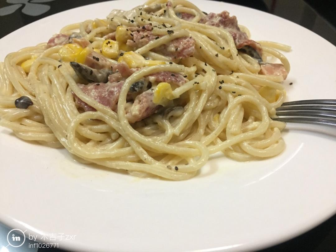 白汁蘑菇培根意粉
