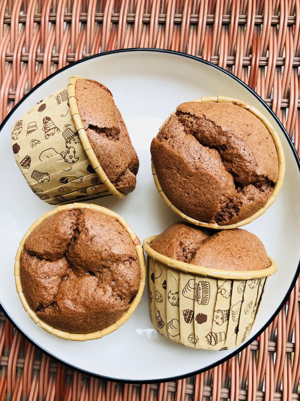 超润可可纸杯蛋糕