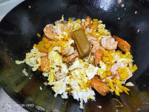 海鲜咖喱炒饭的做法 步骤6