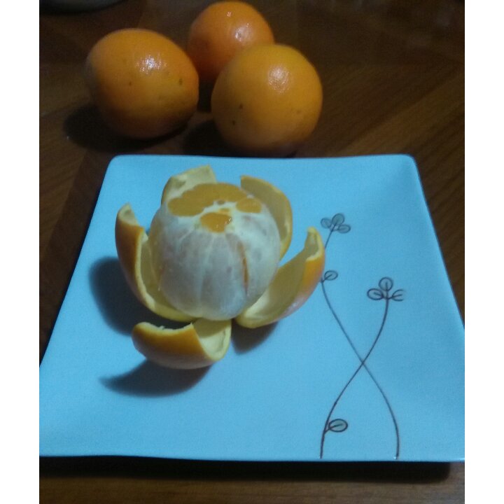 手剥橙子