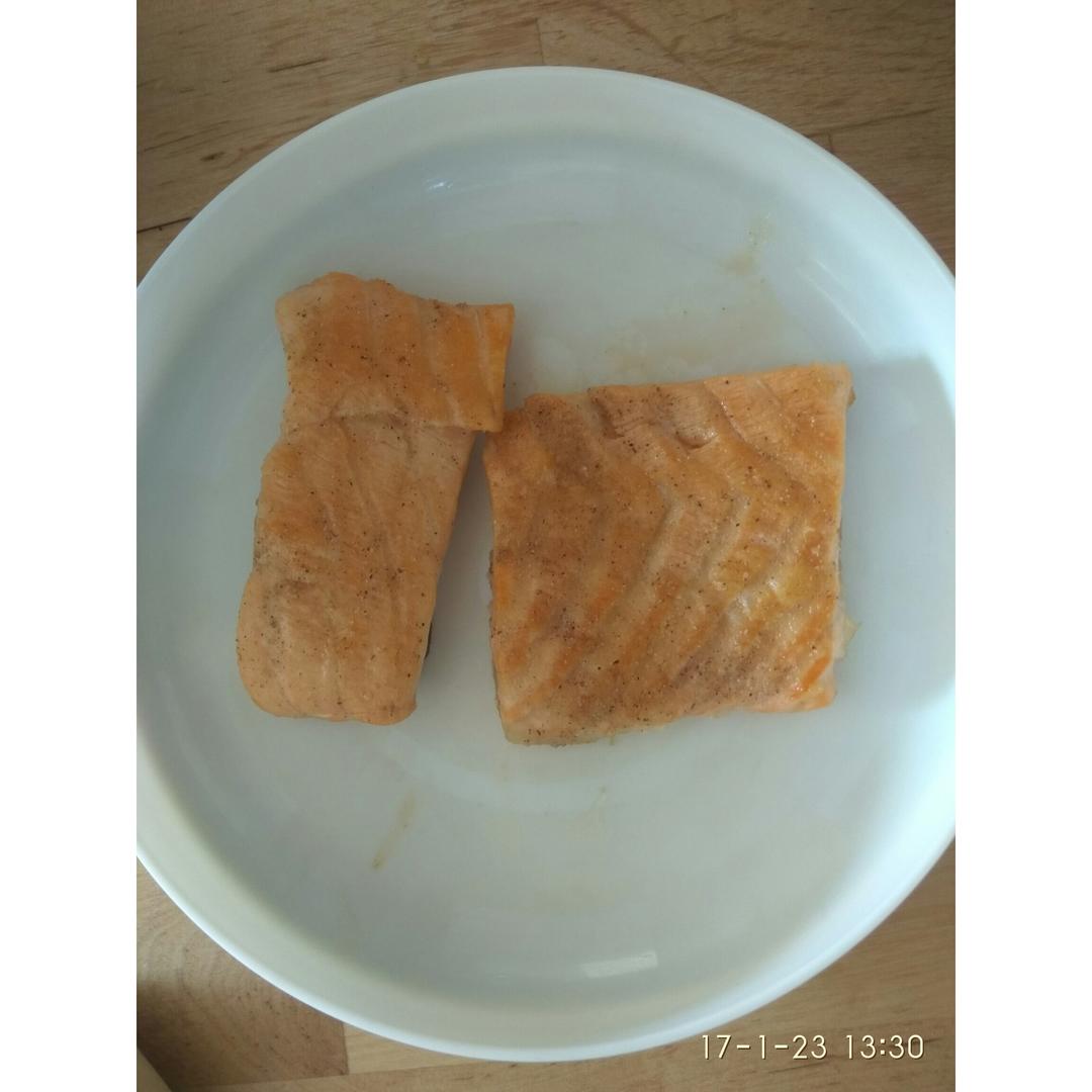 脆皮嫩肉——极致煎三文鱼