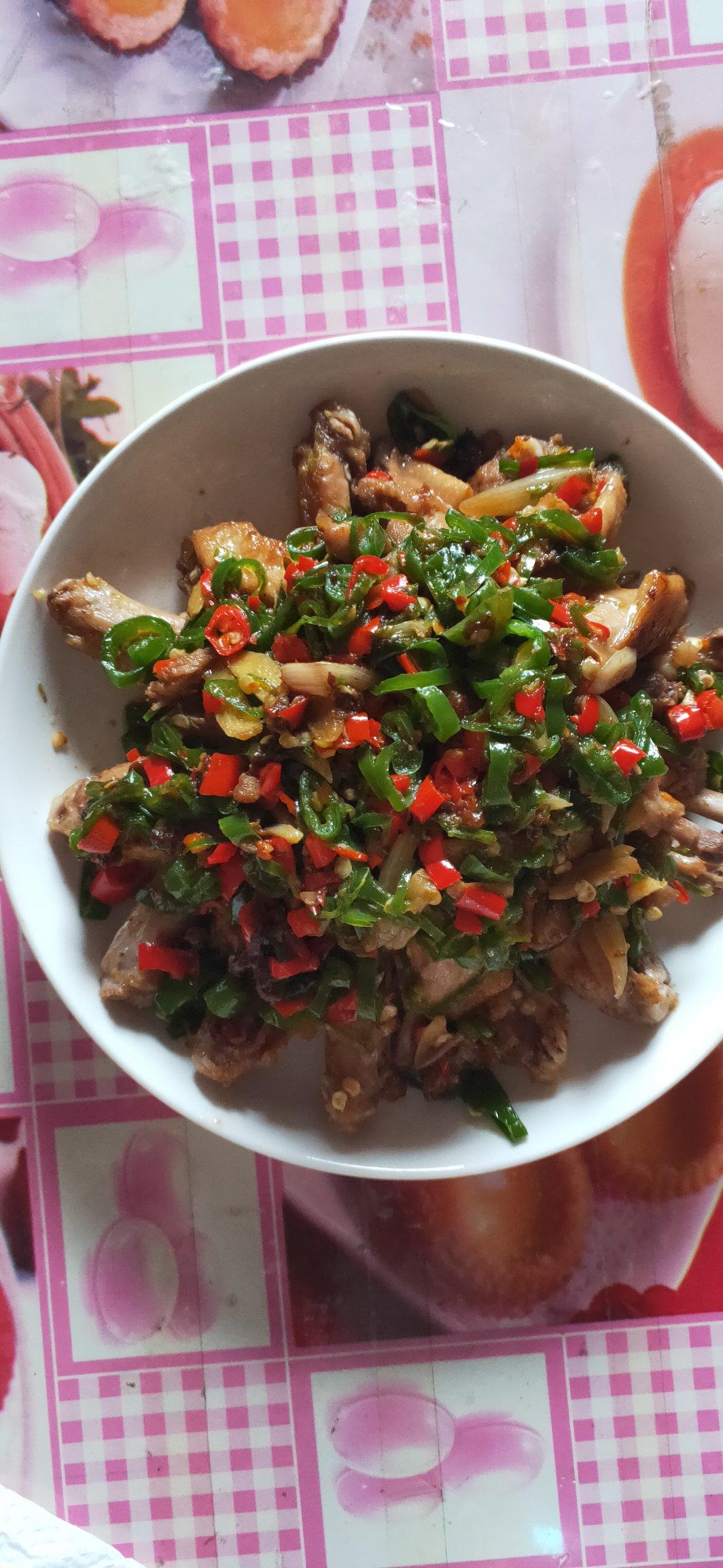 外焦里嫩的蒜香鸡翅