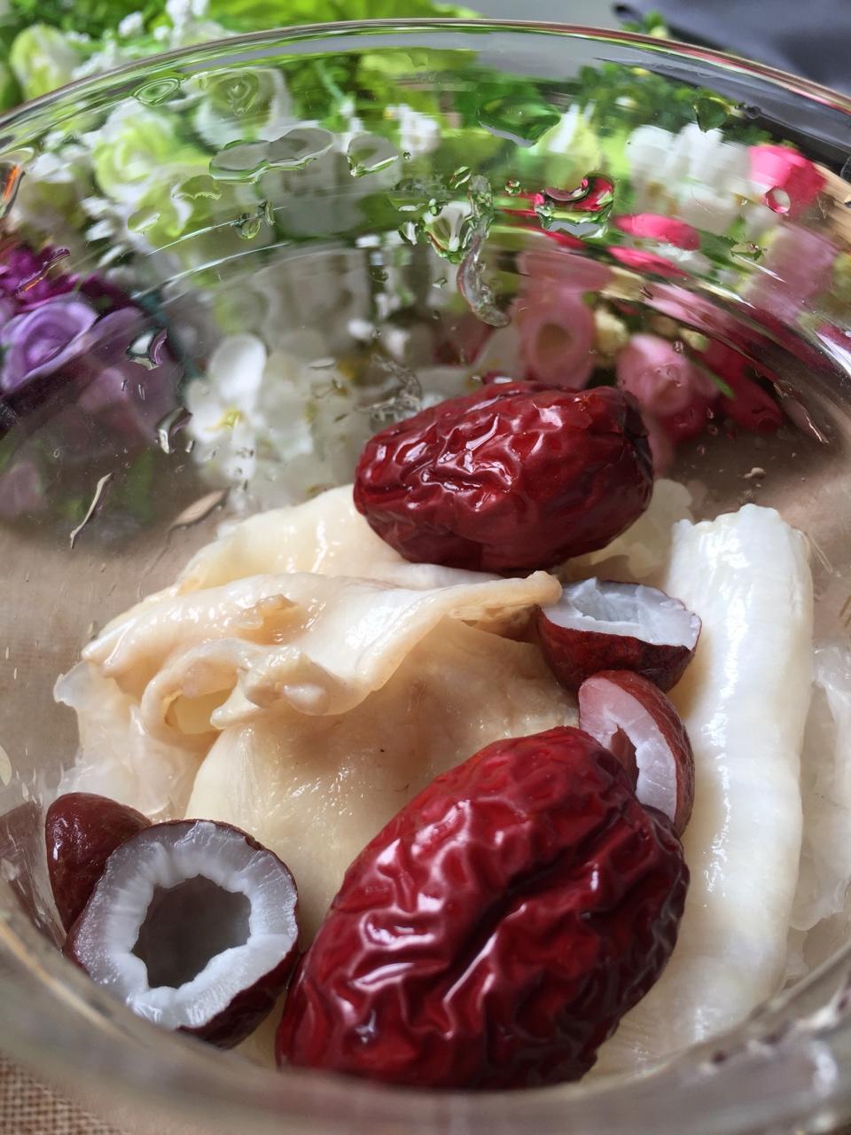 鱼胶桃胶皂角米炖牛奶（美颜润肤抗皱）