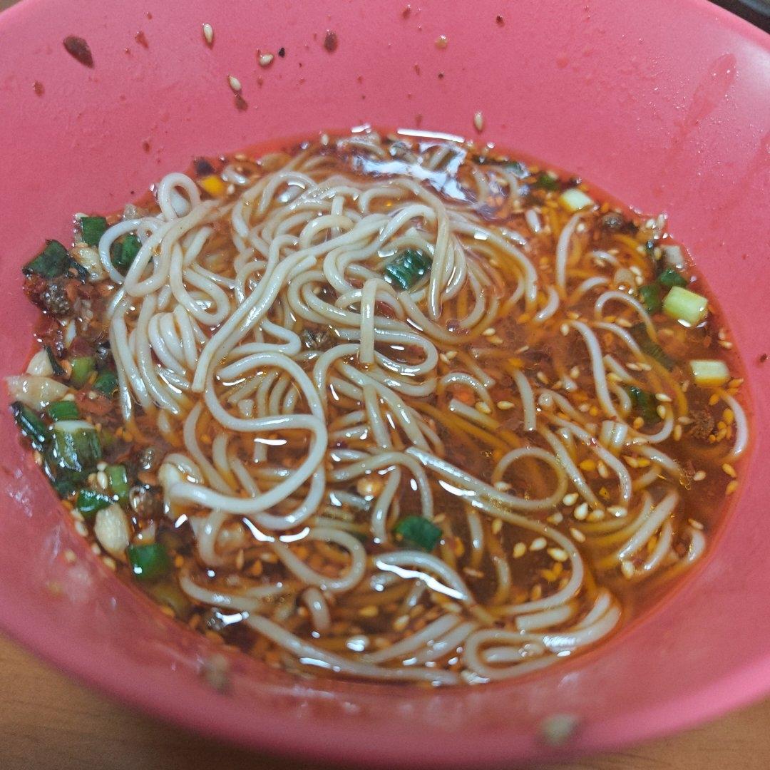 10 分钟快手酸辣汤面❗️酸辣可口还下饭