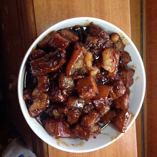 吃着碗里望着锅里的红烧肉