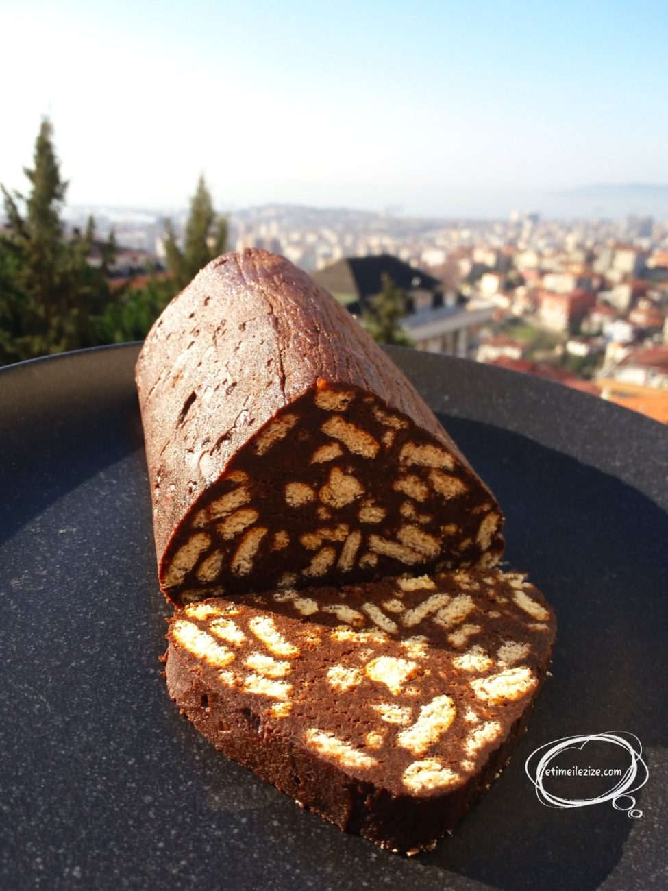 土耳其马赛克蛋糕：超简单免烤巧克力蛋糕！