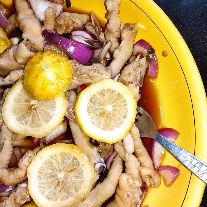 网红泡鸡脚酸辣鸡爪