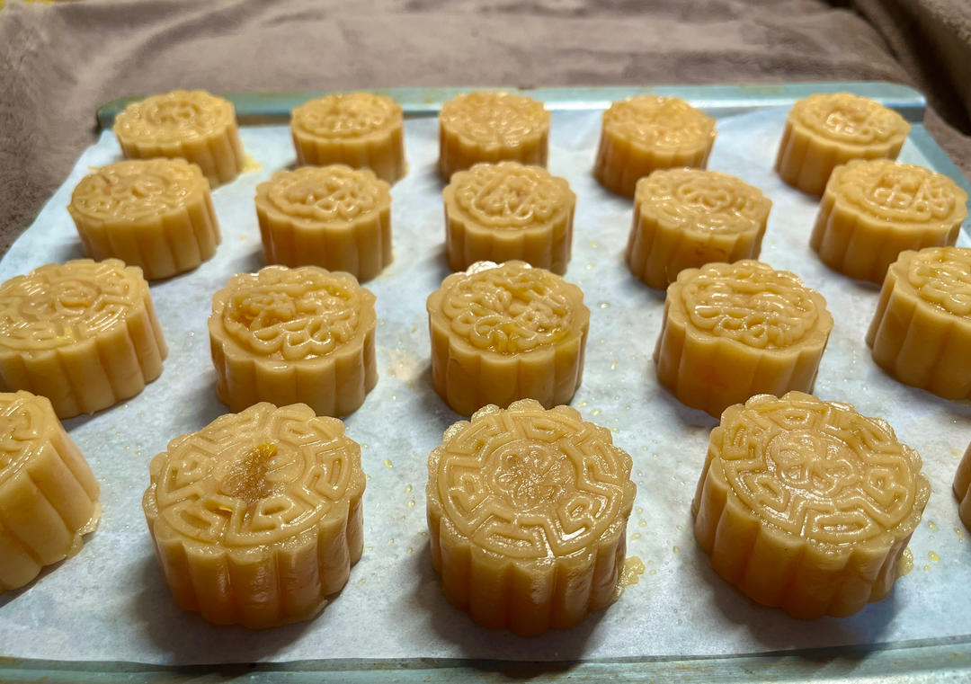广式月饼——蛋黄莲蓉月饼