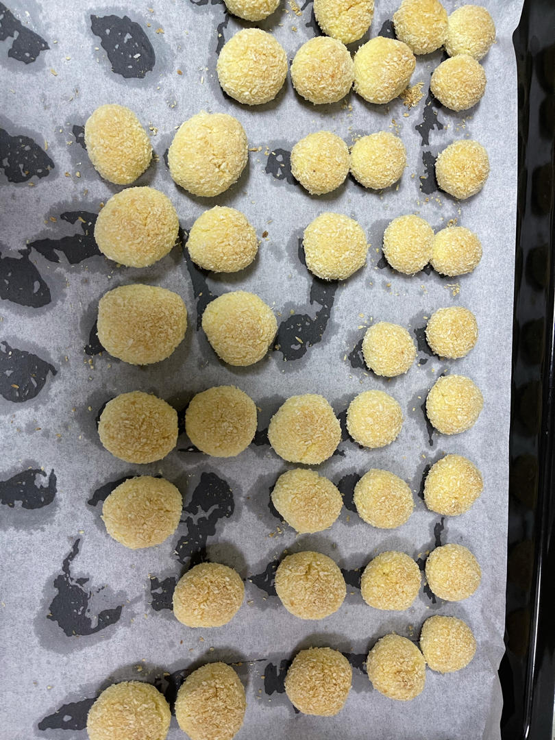 烤不开裂的椰丝球，外酥内软吃不腻！同事说我买的哈哈哈哈