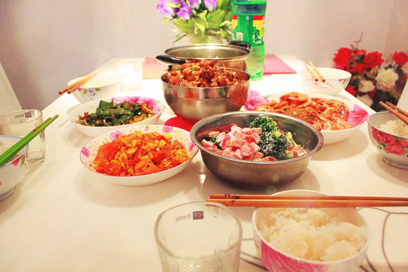 姜葱花生焖猪蹄