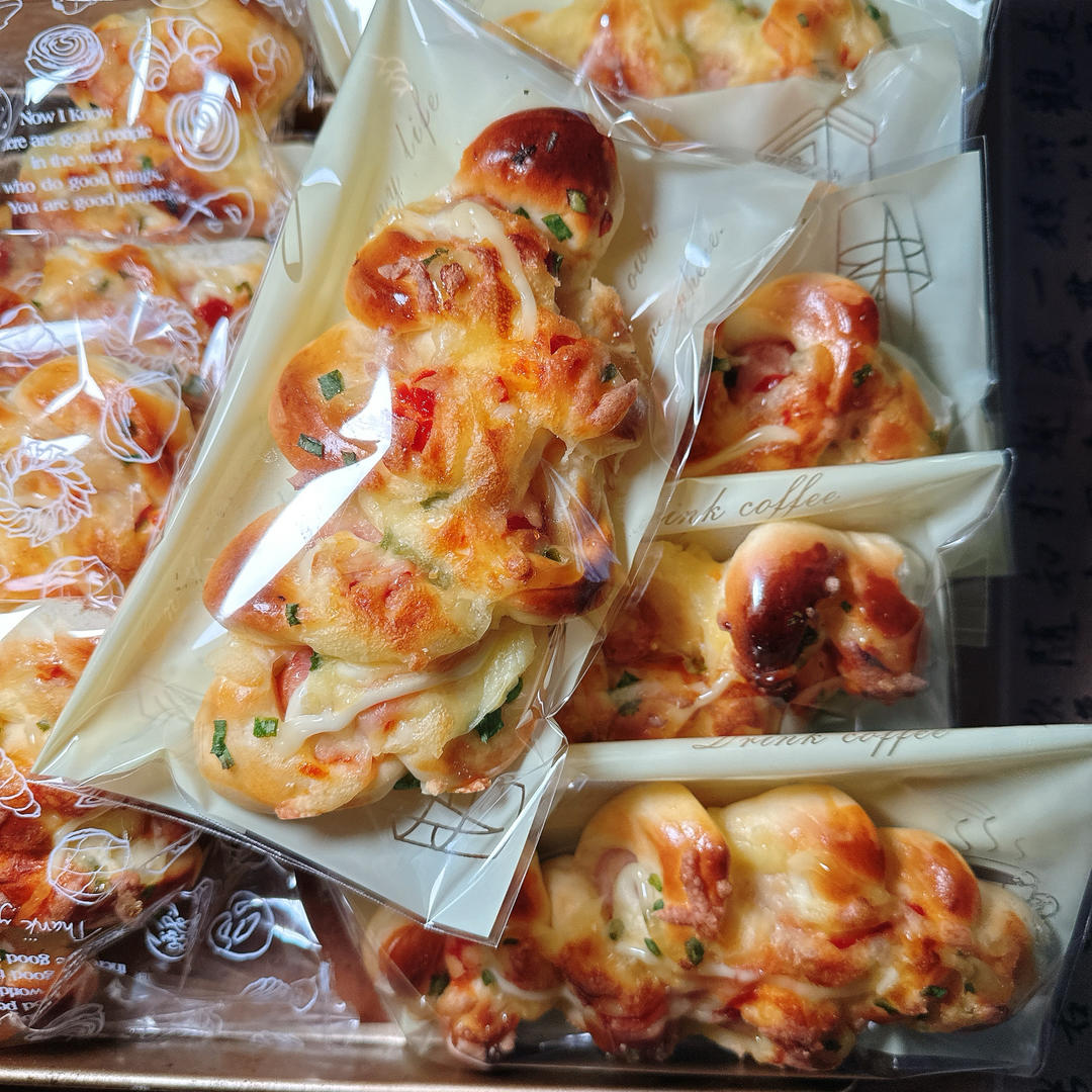 一个面团撑起一家店的台式面包—香肠面包