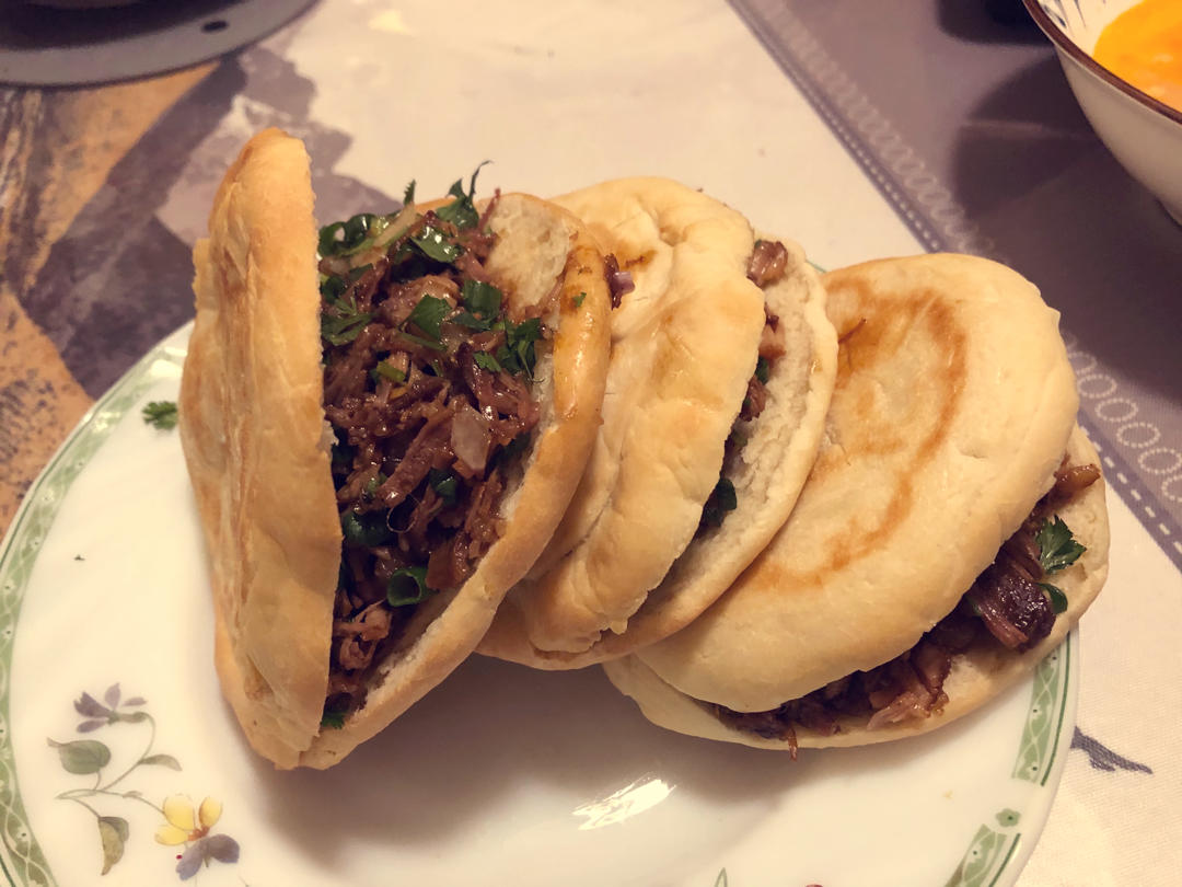 腊汁肉夹馍（烤出白吉馍特殊花纹的方法）