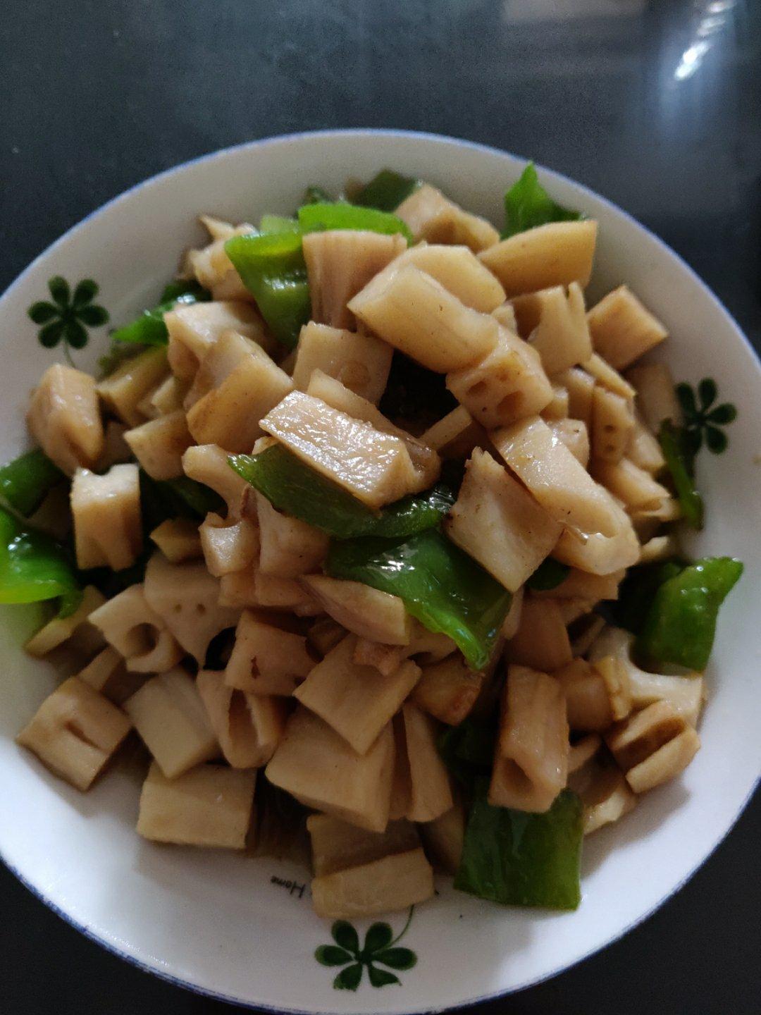 藕丁炒青椒