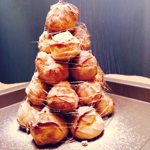 潜水花菇做的圣诞雪景焦糖泡芙塔