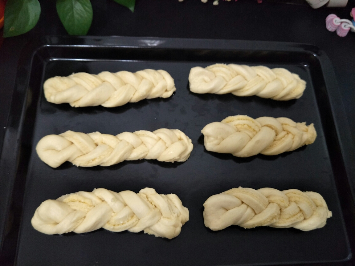 奶香椰蓉辫子面包的做法 步骤21