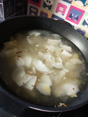 〈老黄瓜土豆汤〉，清清淡淡一碗汤。欣小厨 😉的做法 步骤7