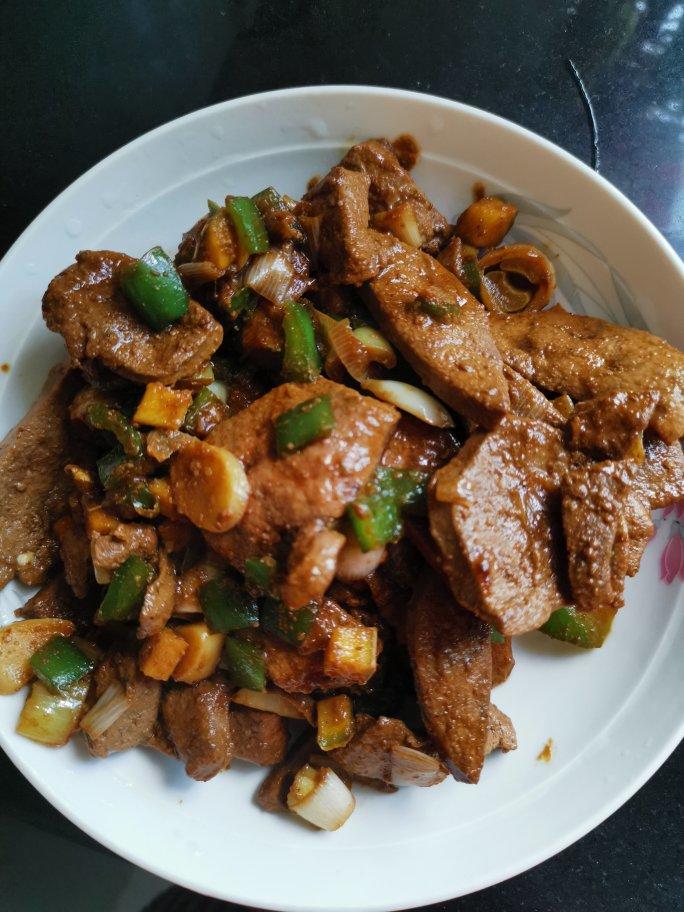 厨师长教你：“小炒猪肝”的家常做法，味道干香很赞，先收藏起来