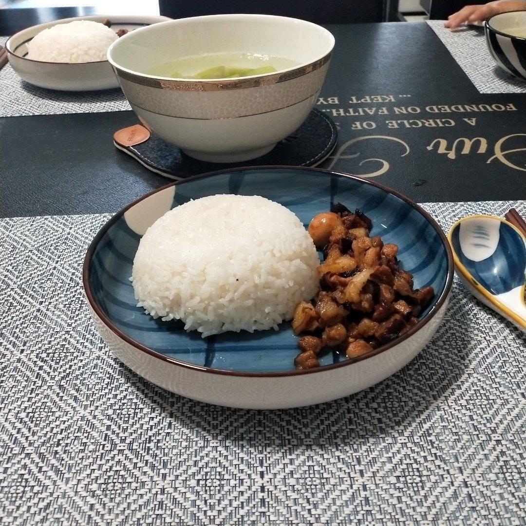 好吃到停不下来的卤肉饭