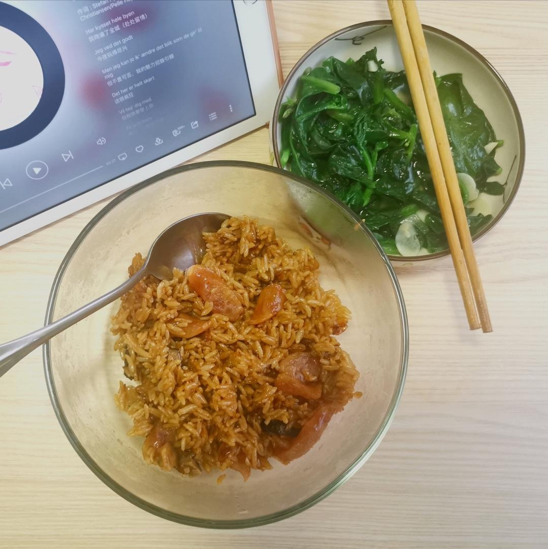 【香菇腊肠焖饭】